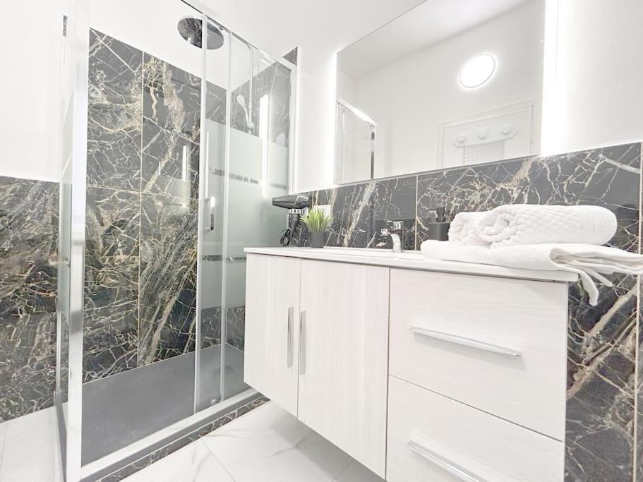 Elegant Apartment - Wifi - Smart Tv - Netflix Janov Exteriér fotografie
